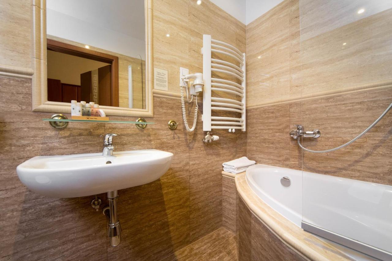 B12 - Comfort Apartemnts City Center Apartament